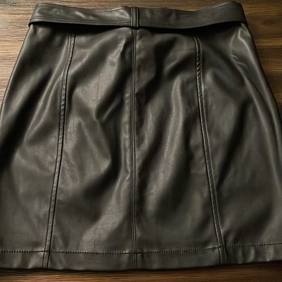 Express Black Faux Leather Tie Waist Mini Skirt with Pockets Size 4 NWT - Picture 7 of 10